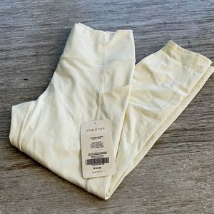 Fabletics Oasis Pocket Capri NWT